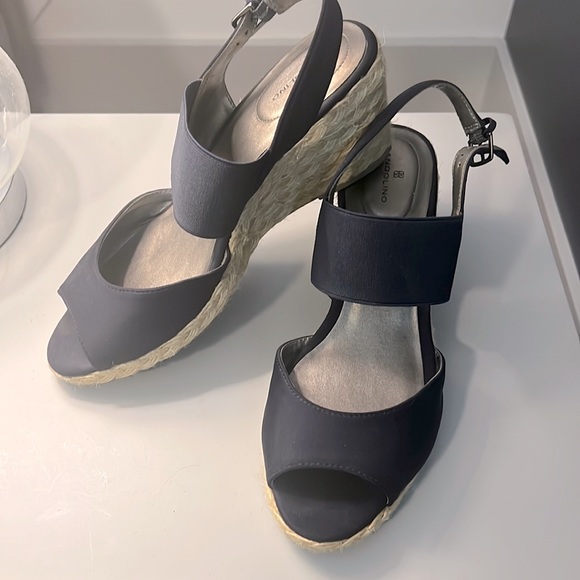 Blue sandals - Picture 1 of 4